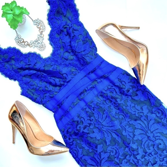 Tadashi Shoji Embroidered Lace Cocktail Sheath Dress in Royal Blue Black Size 2P - Picture 1 of 11